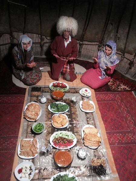 آیین و رسوم ترکمن ها در ماه رمضان؛ از پخت چافاتی تا بافت آیین و رسوم ترکمن ها در ماه رمضان؛ از پخت چافاتی تا بافت نمازلیق